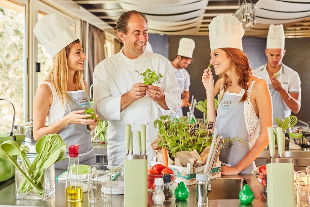 Forte Village Resort - Il Borgo Santa Margherita di Pula Esterno foto
